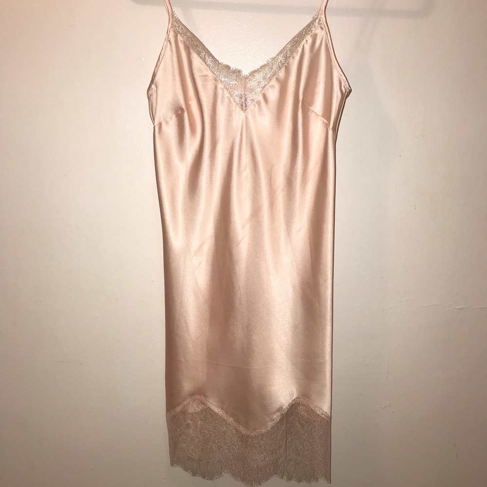 VICTORIAS SECRET BLUSH  SATIN SLIP SIZE S